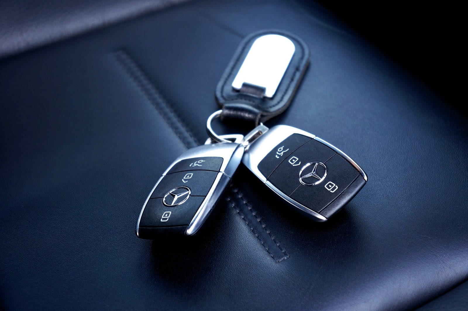 Clé de voiture dans le contact — serrurier automobile professionnel Lille Nord