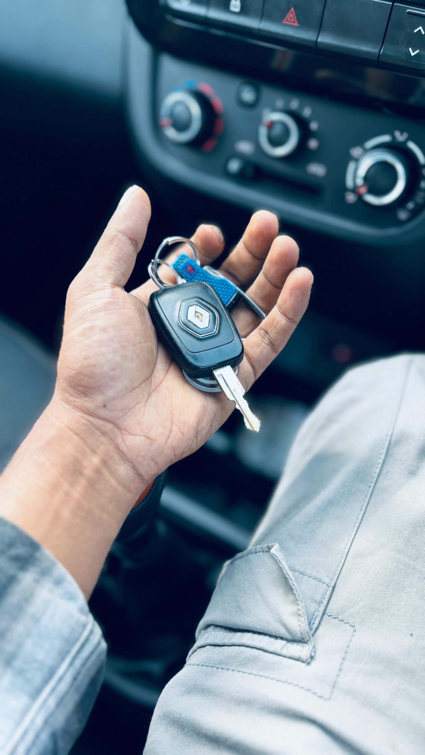 Ouverture de véhicule sans dommage — clé enfermée ou cassée, intervention serrurier auto Lille